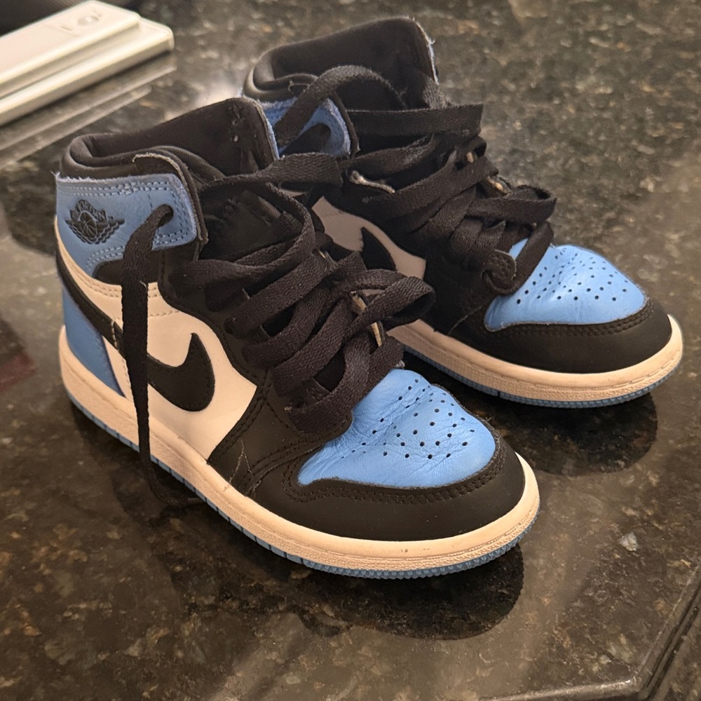 Nike Kids High-Top Sneakers in Black/Blue/White
